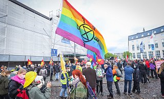 Die Protestierenden fürchten Einschränkungen des Demonstrationsrechts. - jonek.fotografie.de
