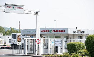 In der Belegschaft dieses Westfleisch/Westcrown-Betriebs in Dissen gibt es 92 positive Corona-Infektionen. - dpa
