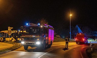 Einsatzkräfte am Montagmorgen auf der Babenhauser Straße. - Christian Mathiesen