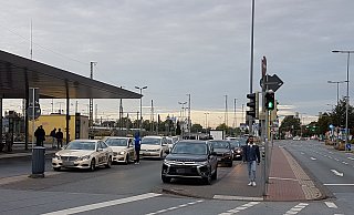 Wird sich ebenfalls verändern: Der Bereich zwischen den Bushalteplätzen und Taxiständen. - Viktoria Bartsch