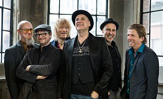 Ein wilder Chaoshaufen, der bewusst den Independent-Weg wählte, um auf diesem zu einer der wichtigsten deutschen Bands zu werden. - MARTIN HUCH PHOTOGRAPHY