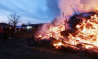 An vielen Orten im Kreis Gütersloh lodern am Ostersonntag wieder Feuer. - Robert Becker