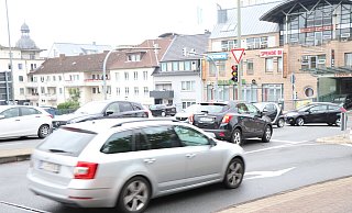 Fotos zu aktuellen Baustellen in Paderborn. Am Kasseler Tor kommt es aufgrund von Erneuerungen der Ampeln zeitweise zu Problemen mit Rückstaus. - Holger Kosbab