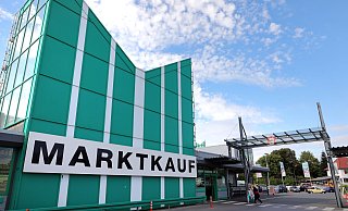 Lange Zeit: Edeka betreibt das Marktkauf-Warenhaus am Herforder Deichkamp seit bald 45 Jahren. - Frank-Michael Kiel-Steinkamp