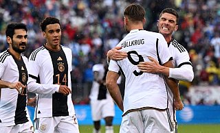 Ilkay Gündogan (l) und Niclas Füllkrug (2.v.r.) erzielten die ersten beiden Tore unter DFB-Coach Julian Nagelsmann. - Federico Gambarini/dpa