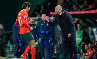 Roberto Martínez (rechts) steht in Portugal in der Kritik - Armando Franca/AP/dpa