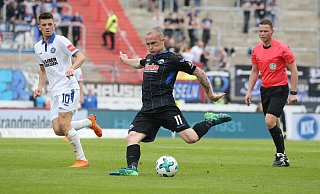 Am 28. April 2018 trafen SCP-Stürmer Sven Michel und KSC-Akteur Marvin Wanitzek (l.) in der 3. Liga aufeinander. Am Sonntag geht es im Wildpark um Zweitligapunkte. - picture alliance / Pressefoto Rudel