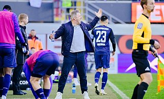 Lukas Kwasniok hat während des Spiels gegen Hertha BSC wegen Meckerns die Gelbe Karte gesehen. - Besim Mazhiqi
