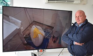 Der Paderborner wird in Betrugsfällen als Sachverständiger für Abwassertechnik hinzugerufen. Häufig bietet sich ihm ein Bild der völligen Zerstörung. - Mareike Köstermeyer