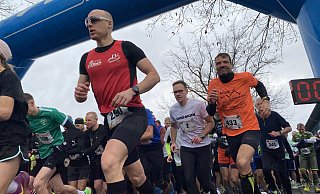 Sportliches Oerlinghausen. An die 500 Läufer und Walker machten in diesem Jahr beim Lipperreiher Weihnachtslauf mit - eine Rekordzahl. - Horst Biere