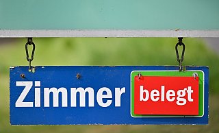 Der Sommermonat August hat Hotels und Pensionen gute Geschäfte beschert. (Symbolbild) - Patrick Pleul/dpa