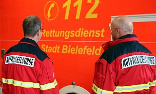 Andreas Hövel und Heinz-Hermann Zöllner (v. l.) und ihre Kollegen von der Notfallseelsorge bieten in der Akutphase erste seelische Hilfe an. - Wolfgang Rudolf
