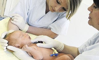 Geburten mussten in der Corona-Pandemie mancherorts deutlich anders ablaufen, als sich das Eltern vorgestellt hatten. - picture alliance / dpa