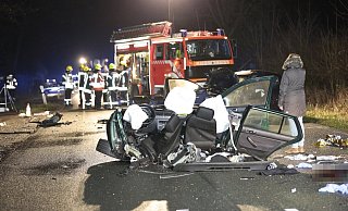 Der Pkw des Fahrers aus Bad Oeynhausen wurde bei dem Unfall komplett zerstört. Der 23-Jährige verstarb noch an der Unfallstelle. - Nonstopnews