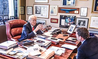 Donald Trump (l.), künftiger Präsident der Vereinigten Staaten von Amerika, im Interview mit Bild-Herausgeber Kai Diekmann im Trump Tower in New York. - Daniel Biskup/BILD/dpa
