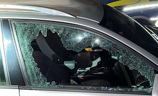 Die bisher unbekannten Täter zertrümmerten eine Autoscheibe. Foto: - Polizei Minden-Lübbecke