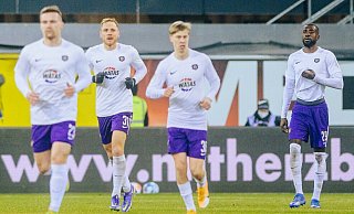 Die Ex-Paderborner Ben Zolinski (2. v. l.) und Prince Owusu (r.) boten am Freitag an alter Wirkungsstätte eine starke Vorstellung. - Besim Mazhiqi