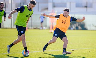 Sebastian Klaas (l.) und Marcel Hoffmeier, hier beim Winter-Trainingslager in Spanien, sind für die Wahl zum Spieler des Monats September nominiert worden. - Besim Mazhiqi