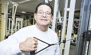 Immer am Zug: Arnold Ackermann betreibt seit 1994 ein Fitness-Studio in der Stadt. Vor sieben Jahren hat sich der gebürtige Kölner auf den medizinischen Muskelaufbau nach Sport- und Arbeitsunfällen sowie auf die Muskelbalance nach Fehlhaltungen spezialisiert. Der 66-Jährige ist zudem zertifizierter Reha-Sportanbieter. - Karin Prignitz
