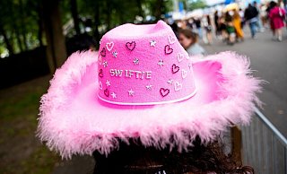 Viele Fans von Taylor Swift haben eine besondere Beziehung zu ihrem Star. (Archivbild) - Daniel Bockwoldt/dpa