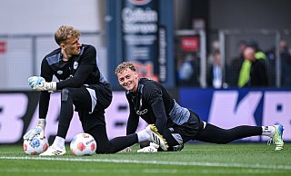 Arminia-Keeper Jonas Kersken (l.) hatte gegen Schalke Philip Hildesheim (r.) als Backup. - KROEGER/RHR-FOTO