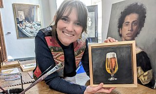 Künstlerin Marie von Spiegel hat ein Rheder-Schlossbräu in historischer Maltechnik porträtiert. - Burkhard Battran
