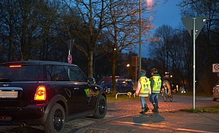 Warnwesten für Kinder versprechen mehr Sicherheit im Straßenverkehr. Doch längst nicht jedes Modell erfüllt diesen Anspruch. - ADAC/Edward Gröger/dpa-tmn