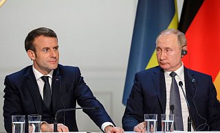 Emmanuel Macron (l) und Wladimir Putin bei einer gemeinsamen Pressekonferenz im Dezember 2019. - Foto: Ludovic Marin/AFP Pool/AP/dpa