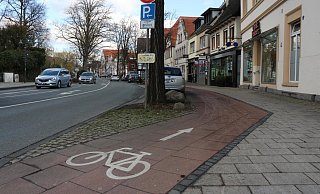 Seit Jahren wird vielerorts in Paderborn die Radwegebenutzungspflicht aufgehoben, wie hier an der Residenzstraße mitten in Schloß Neuhaus. - Mareike Gröneweg