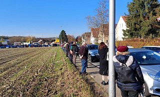 Mega-Schlange in Altenhagen: Aktuell herrscht wieder Chaos beim mobilen Impfen. - Privat