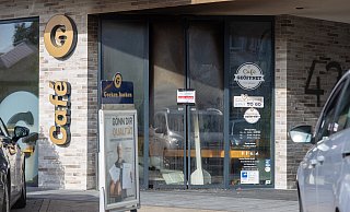 In der Nacht auf den 24. September 2023 brach in der Bäckereikette "Goeken backen" am Nordbahnhof ein Feuer aus. Der Angeklagte wird beschuldigt, den Brand absichtlich gelegt zu haben. - Archivbild: Niklas Tüns