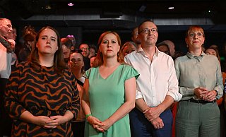 Betroffene Gesichter bei den Grünen: In Thüringen bleibt die Partei unter der 5-Prozent-Hürde, in Sachsen ist sie laut Hochrechnung nur knapp drüber. - Hendrik Schmidt/dpa