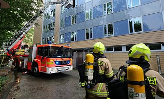 Bei einem Zimmerbrand im Haus 3 der LWL-Klinik in Paderborn wurde ein Bewohner verletzt.  - Ralph Meyer