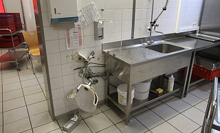 Die Einbrecher richteten mehrere tausend Euro Sachschaden an und entwendeten Computer. - Johannes Büttner