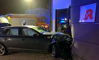 Eindeutig zu viel getankt hatte der Fahrer. Glücklicherweise war kein anderer Mensch in der Nähe.  - Feuerwehr Bad Salzuflen