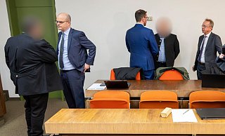 Beide Angeklagten zeigen Reue. - Peter Kneffel/dpa