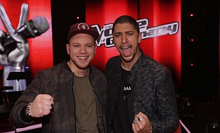 Mit seinem Coach Andreas Bourani hat Tay Schmedtmann 2016 die TV-Show gewonnen. - picture alliance / Jörg Carstensen/dpa