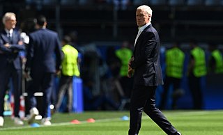 Frankreichs Trainer Didier Deschamps bleibt trotz der bisher schwachen Leistungen seiner Mannschaft gelassen. - Bernd Thissen/dpa