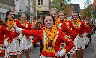 Pünktlich um 11.11 Uhr am elfen im Elften marschieren die Aktiven der Grafschaftler mit Tanz und Musik durch die Stadt, um gemeinsam in eine fröhliche Session zu starten. - Birgit Vredenburg