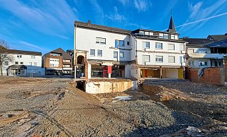 Fortschritt im Januar: Für das geplante „Quartier am Kump“ in Steinheim begannen vor rund einem Jahr nach vierjähriger Planungsphase die ersten Vorarbeiten. Sichtbar ging es voran. Im September kam es auf der Baustelle aber zu einem tödlichen Unglück. - Madita Schellenberg