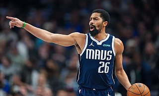 Von der NBA in die Bundesliga: Basketball-Routinier Spencer Dinwiddie heuert beim FC Bayern an. (Archivbild) - Julio Cortez/AP/dpa