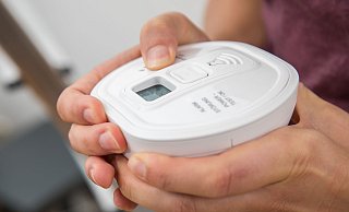 Sie haben eine Gastherme daheim? Ein CO-Warnmelder kann helfen, sich besser vor einer Kohlenmonoxidvergiftung zu schützen. - Christin Klose/dpa-tmn
