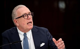Klaus Reinhardt, Präsident der Bundesärztekammer, hält die Krankenhausreform für "einen Balanceakt". Unter anderem darüber hat er in diesem Interview gesprochen. - picture alliance/dpa