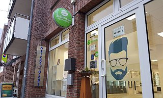 Bei diesem Optiker-Geschäft in der Scharrnstraße in der Lübbecker Innenstadt wurde eingebrochen. - Heike von Schulz