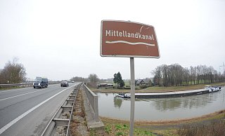 Die Bundesstraße 239 ist die wichtigste Nord-Süd-Verbindung im Lübbecker Land. Sie dürfte bei den Plänen für den Klinik-Standort eine wichtige Rolle spielen. - Joern Spreen-Ledebur