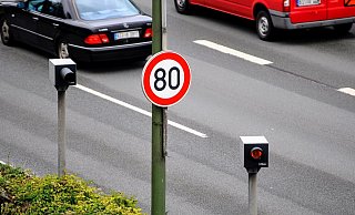 Tempo 80 rund um die Uhr gilt seit Mittwoch jetzt auch auf Höhe des Johannistal-Blitzers.  - Jens Reichenbach
