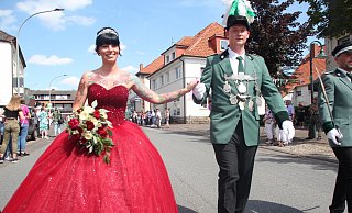 Scherfede feiert seine neuen Majestäten Lisa Becker und Dennis Keller. - Burkhard Battran