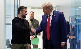 Trump zeigt sich offen für Verhandlungen, Selenskyj hofft auf seine Hilfe. (Archivbild) - Julia Demaree Nikhinson/AP/dpa