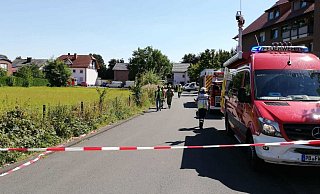 Die Feuerwehr Hövelhof evakuiert insgesamt 19 Gebäude. - Feuerwehr Hövelhof/Tim Kesselmeier