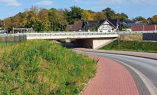 Das Bauvorhaben betrifft den Bereich oberhalb der neuen Unterführung des Baugebiets Lerchenweg auf beiden Seiten der B 64. - Regina Brucksch